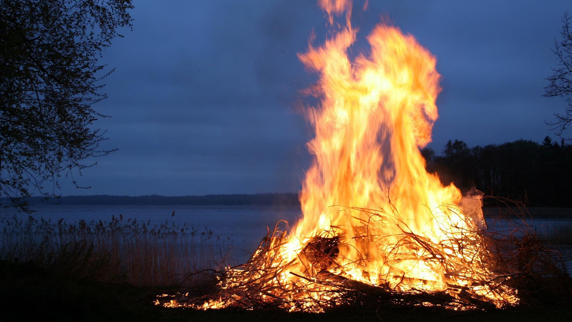 Sonnwendfeuer